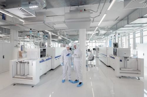 Últimas noticias de la empresa sobre Los investigadores del Fraunhofer ISE utilizan la serigrafía fina para reducir la plata en las células HJT